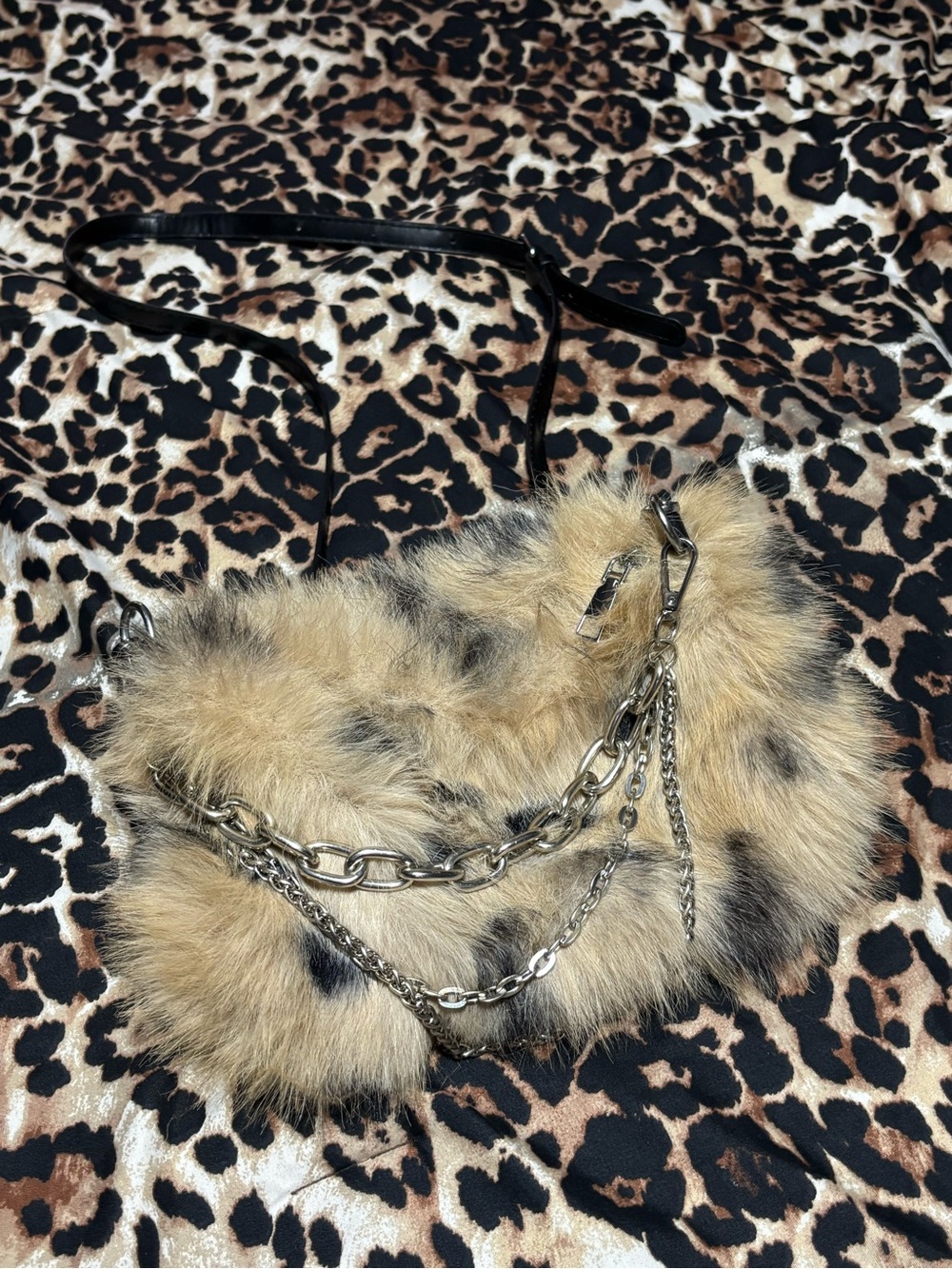 SHEIN Faux Fur Leopard-Print Shoulder Bag with Chain Strap - Picture 2 of 3